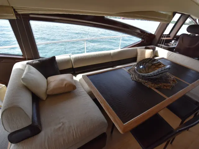 LUPO II | Azimut 70 — 33 / 57
