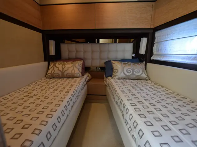 LUPO II | Azimut 70 — 40 / 57