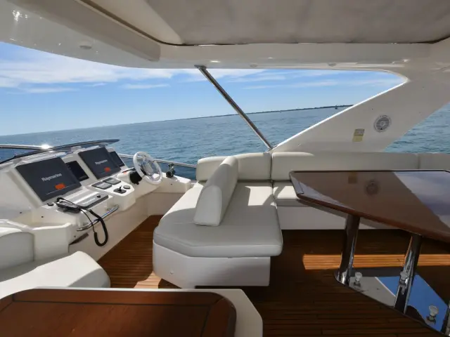 LUPO II | Azimut 70 — 15 / 57