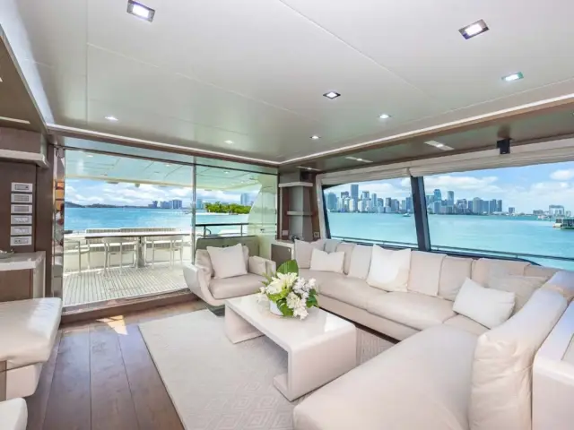 TOP SHELF | Ferretti 87 — 43 / 50