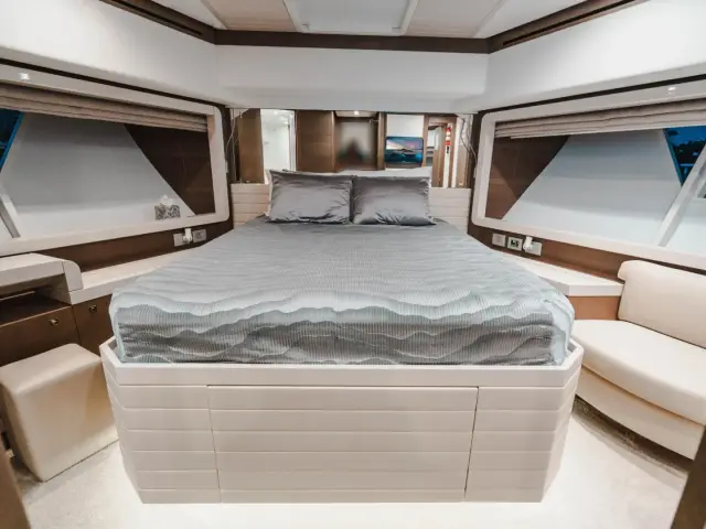 TOP SHELF | Ferretti 87 — 35 / 50