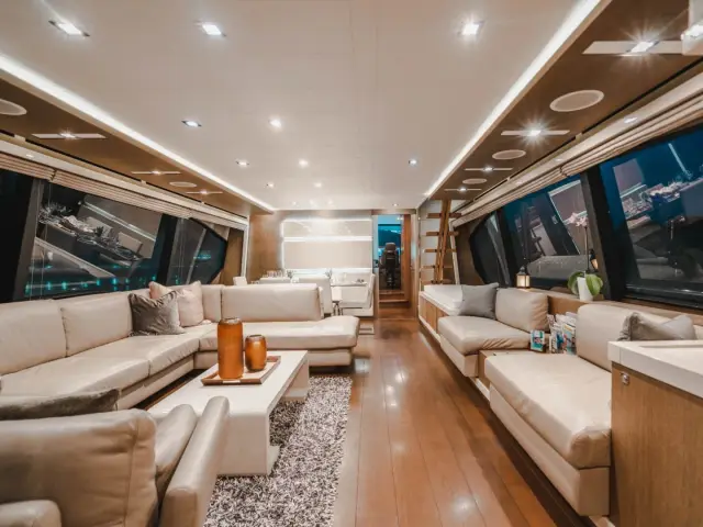 TOP SHELF | Ferretti 87 — 28 / 50