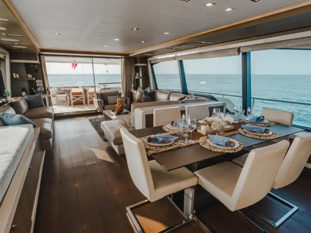 TOP SHELF | Ferretti 87 — 26 / 50