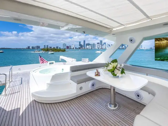 TOP SHELF | Ferretti 87 — 19 / 50