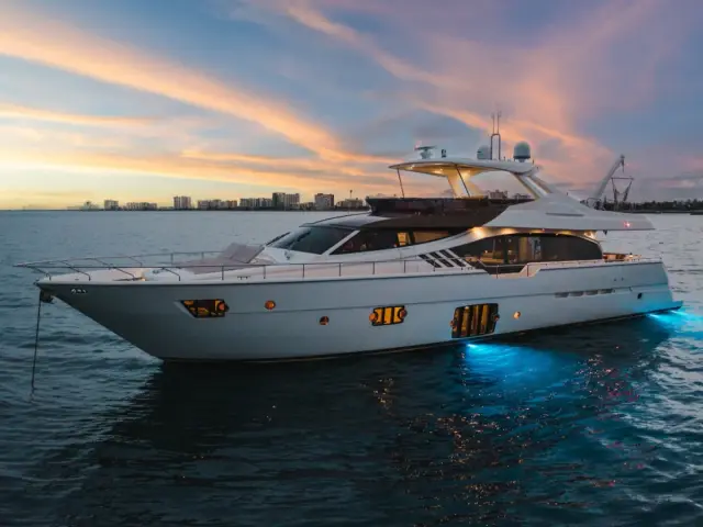 TOP SHELF | Ferretti 87 — 11 / 50