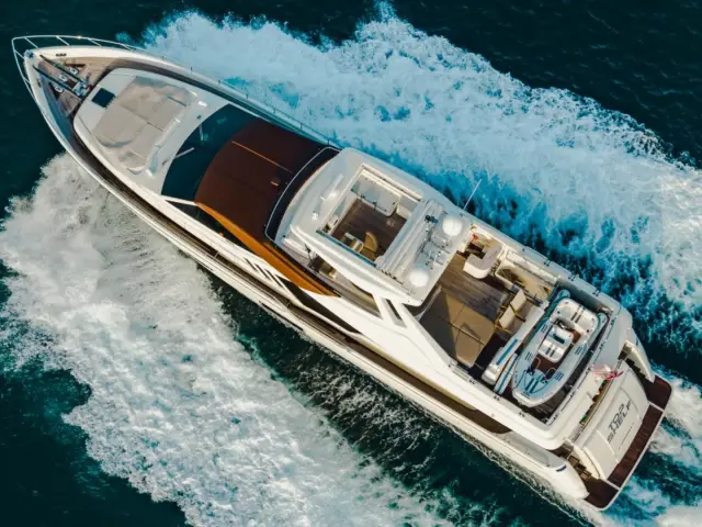 TOP SHELF | Ferretti 87 — 9 / 50
