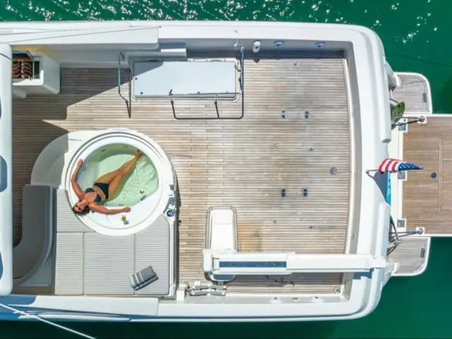 TOP SHELF | Ferretti 87 — 12 / 50