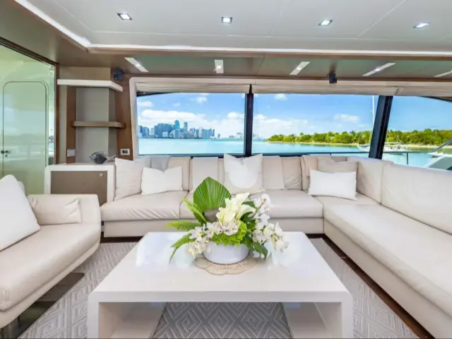 TOP SHELF | Ferretti 87 — 44 / 50