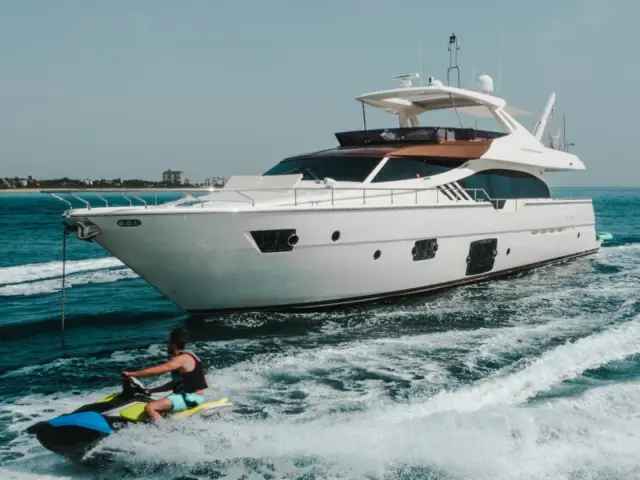 TOP SHELF | Ferretti 87 — 8 / 50
