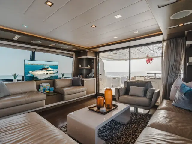 TOP SHELF | Ferretti 87 — 27 / 50