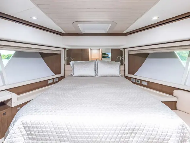 TOP SHELF | Ferretti 87 — 49 / 50