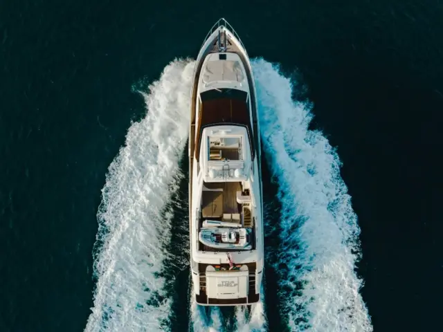 TOP SHELF | Ferretti 87 — 5 / 50