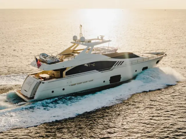 TOP SHELF | Ferretti 87 — 4 / 50