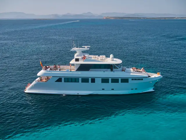 BORAMAR LUXE | Explorer 92  — 1 / 17