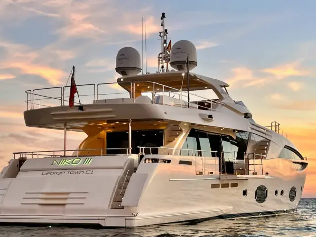 NIKO III | Ferretti Custom Line 100 — 11 / 58