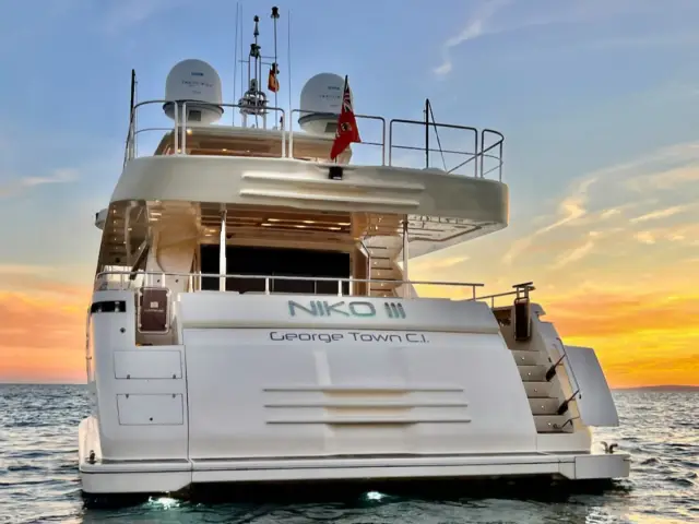 NIKO III | Ferretti Custom Line 100 — 50 / 58