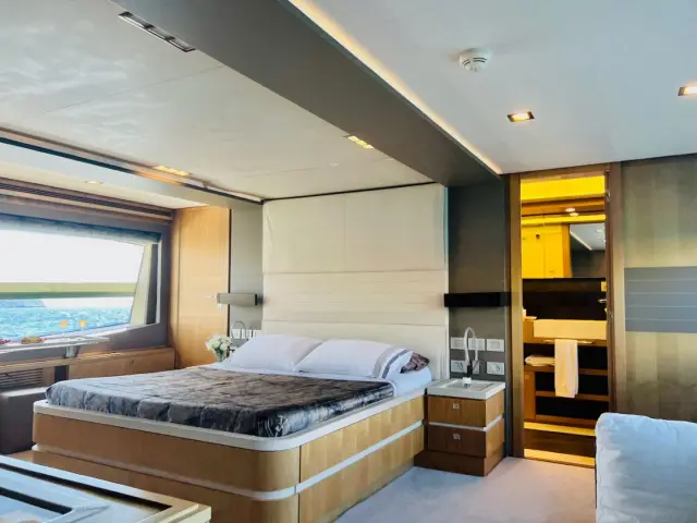 NIKO III | Ferretti Custom Line 100 — 37 / 58