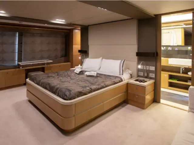 NIKO III | Ferretti Custom Line 100 — 24 / 58