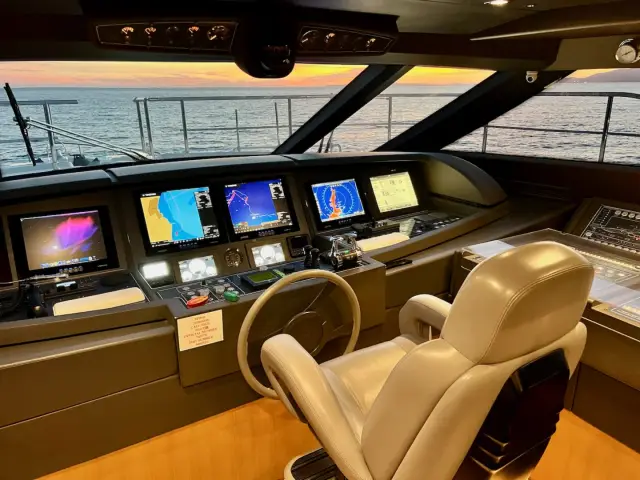 NIKO III | Ferretti Custom Line 100 — 55 / 58