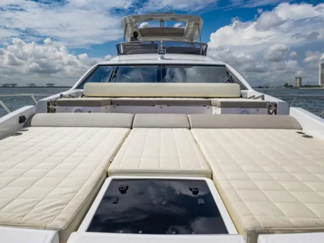 LE GRAND BLEU | Azimut 66 Fly — 7 / 64