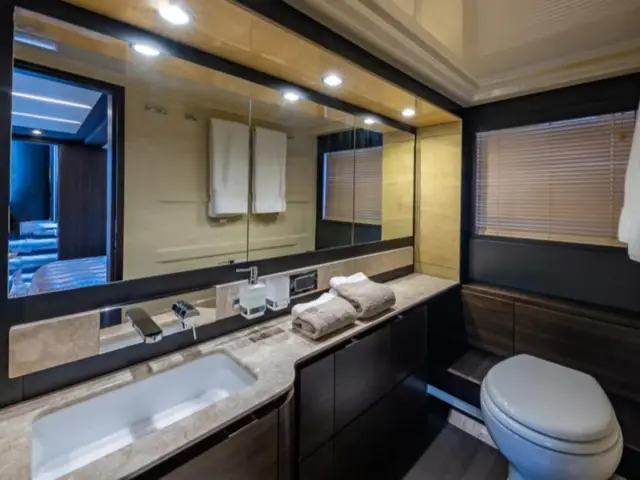LE GRAND BLEU | Azimut 66 Fly — 23 / 64