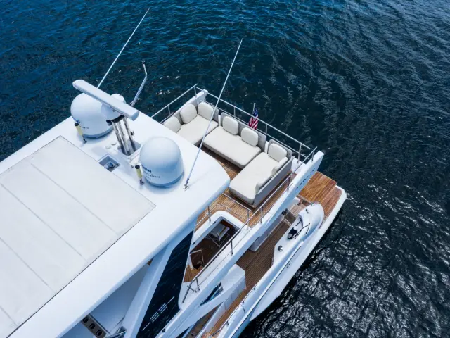 LE GRAND BLEU | Azimut 66 Fly — 42 / 64