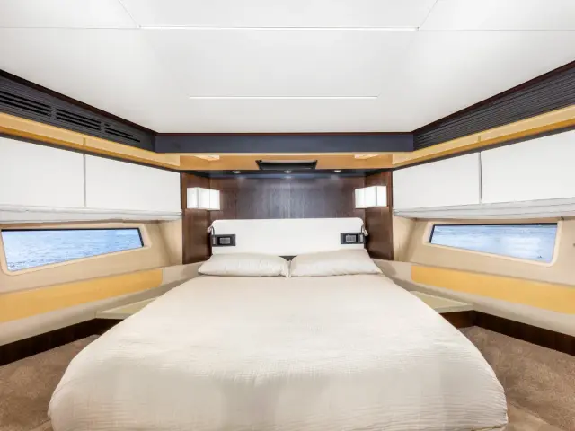 LE GRAND BLEU | Azimut 66 Fly — 34 / 64