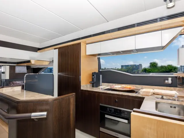 LE GRAND BLEU | Azimut 66 Fly — 41 / 64