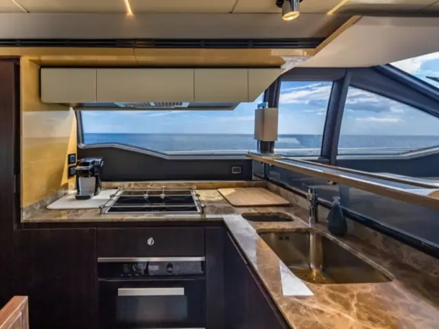LE GRAND BLEU | Azimut 66 Fly — 16 / 64