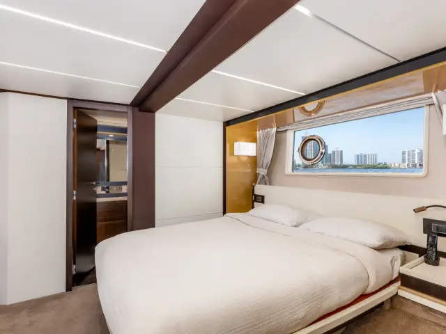 LE GRAND BLEU | Azimut 66 Fly — 56 / 64