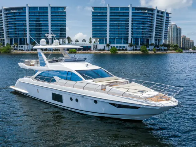 LE GRAND BLEU | Azimut 66 Fly — 1 / 64