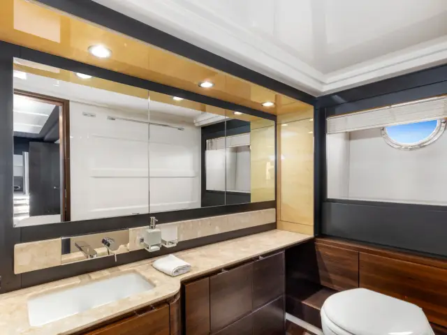 LE GRAND BLEU | Azimut 66 Fly — 33 / 64