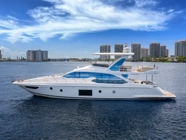 LE GRAND BLEU | Azimut 66 Fly — 54 / 64
