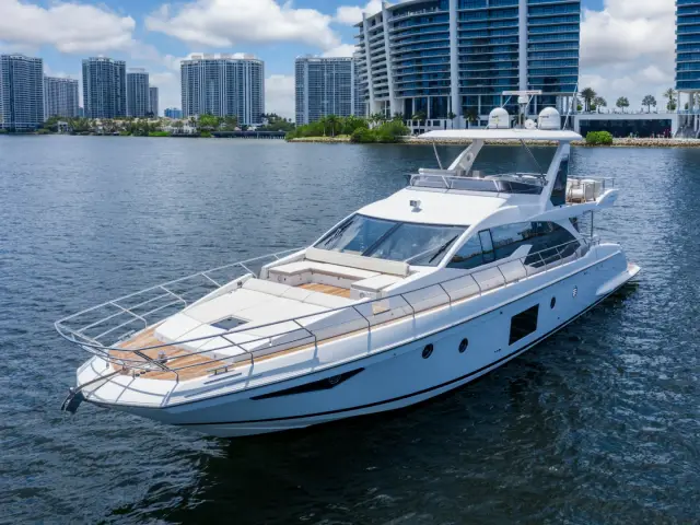 LE GRAND BLEU | Azimut 66 Fly — 47 / 64