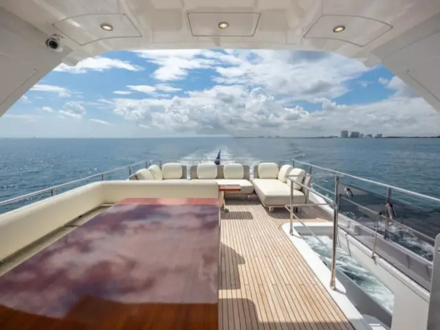 LE GRAND BLEU | Azimut 66 Fly — 13 / 64