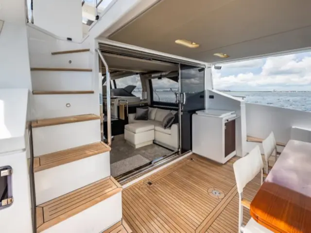 LE GRAND BLEU | Azimut 66 Fly — 11 / 64