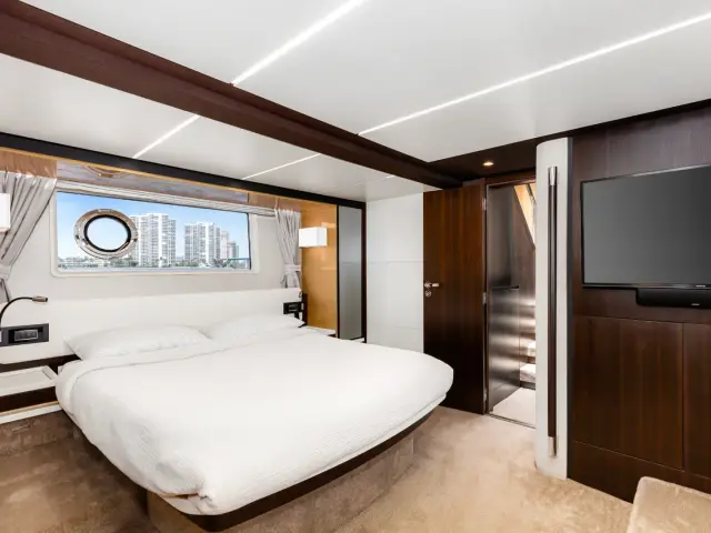 LE GRAND BLEU | Azimut 66 Fly — 25 / 64