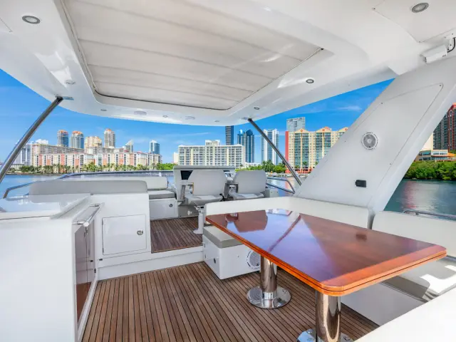 LE GRAND BLEU | Azimut 66 Fly — 35 / 64