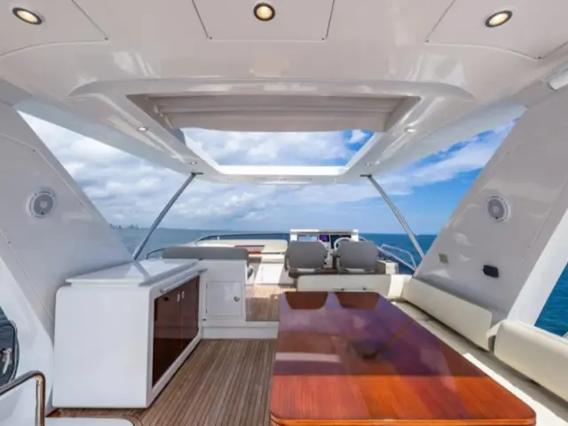 LE GRAND BLEU | Azimut 66 Fly — 9 / 64