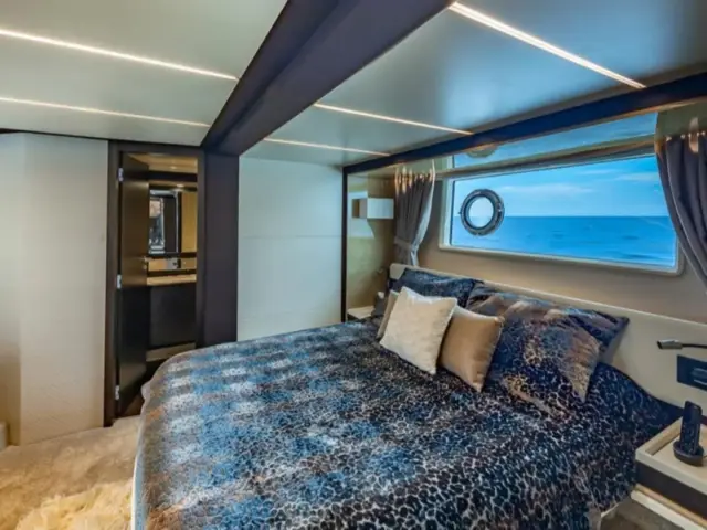 LE GRAND BLEU | Azimut 66 Fly — 19 / 64