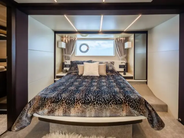 LE GRAND BLEU | Azimut 66 Fly — 18 / 64