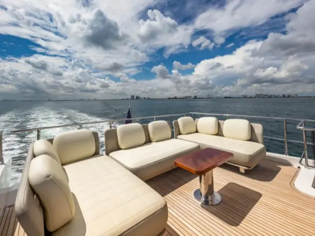 LE GRAND BLEU | Azimut 66 Fly — 15 / 64
