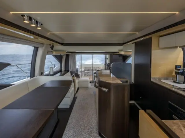 LE GRAND BLEU | Azimut 66 Fly — 17 / 64