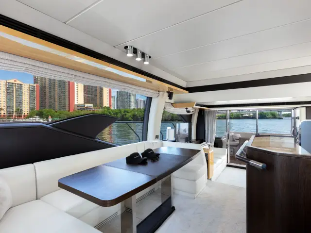 LE GRAND BLEU | Azimut 66 Fly — 28 / 64