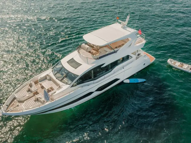 LADY M | Sunseeker 76 — 2 / 20