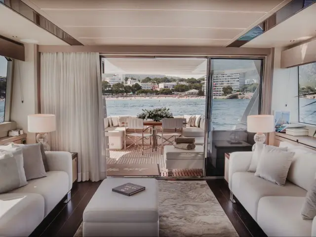 LADY M | Sunseeker 76 — 10 / 20
