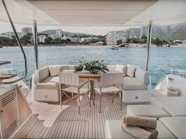 LADY M | Sunseeker 76 — 9 / 20