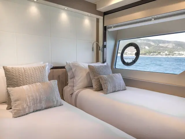 LADY M | Sunseeker 76 — 19 / 20