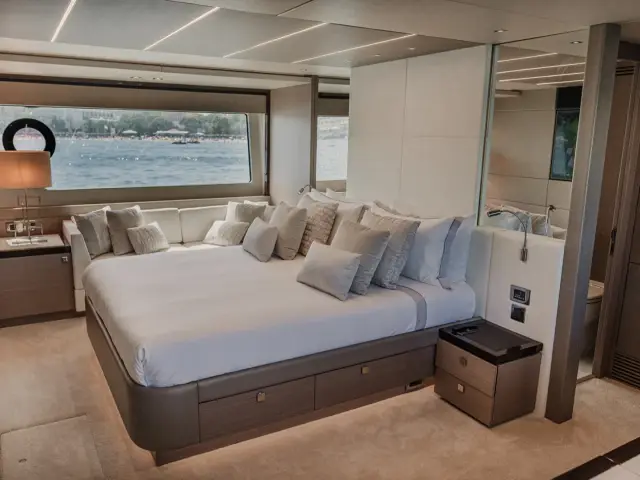 LADY M | Sunseeker 76 — 16 / 20