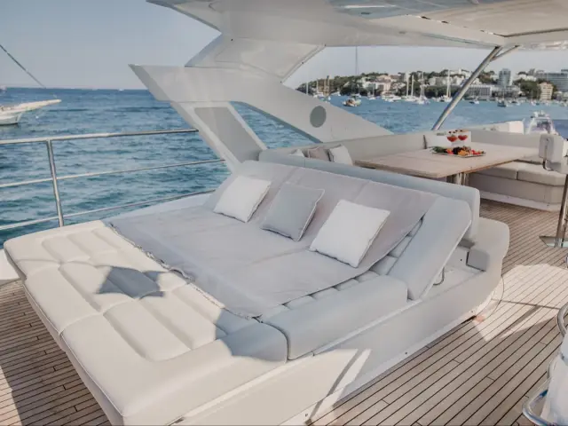 LADY M | Sunseeker 76 — 7 / 20